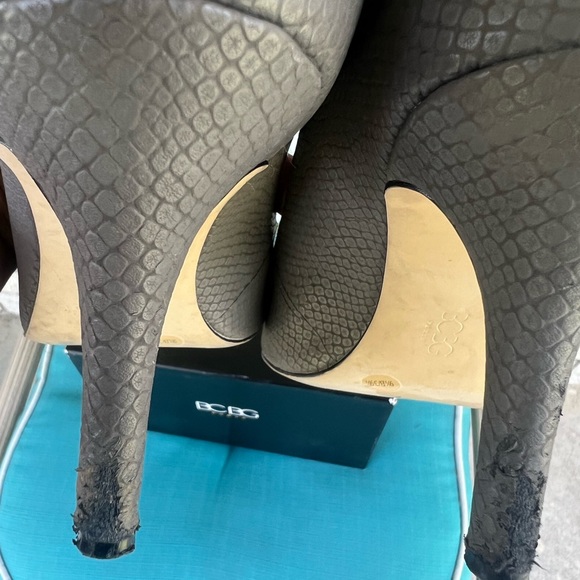 Gently loved BCBG heels - Picture 7 of 9